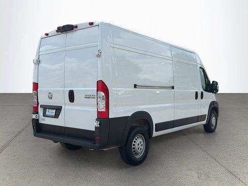 Used 2024 RAM ProMaster 2500 w/ Convenience Group FWD image 4