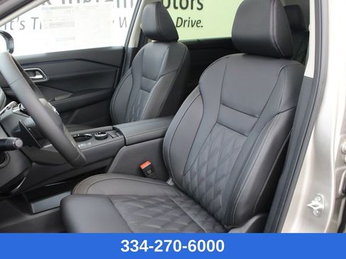 New 2026 Nissan Rogue Platinum image 8