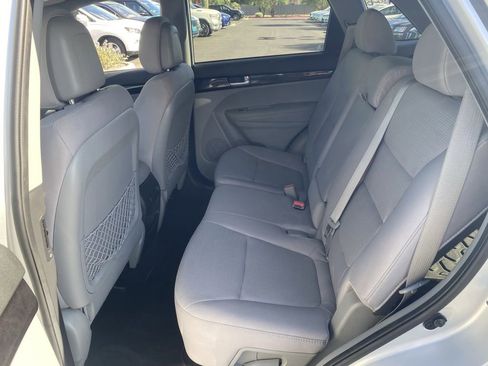 Used 2014 Kia Sorento LX FWD image 17