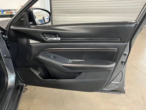 Used 2019 Nissan Altima 2.5 SR w/ SR Premium Package FWD image 12