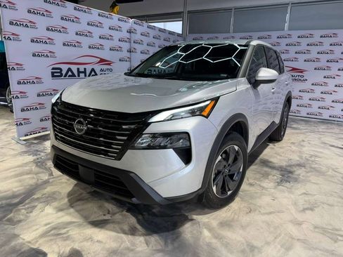 Used 2025 Nissan Rogue SV image 2