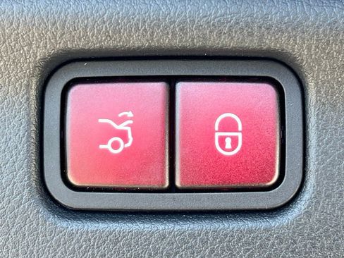 Certified 2023 Mercedes-Benz C 300 4MATIC Sedan image 32