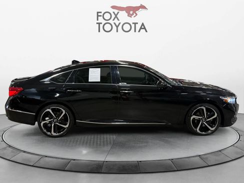 Used 2018 Honda Accord Touring image 7