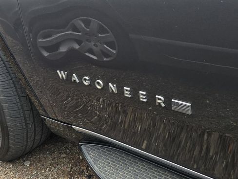 Used 2023 Jeep Wagoneer L 4WD image 11