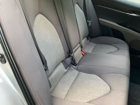 Used 2018 Toyota Camry LE image 10