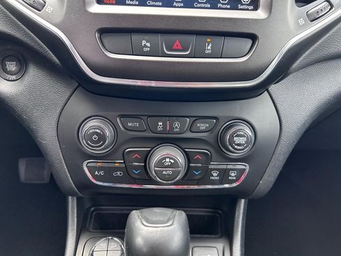 Used 2021 Jeep Cherokee Trailhawk image 13