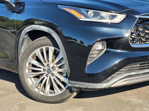 Used 2022 Toyota Highlander Platinum image 5