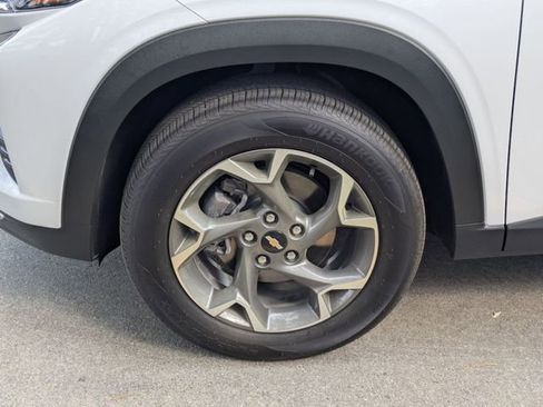 New 2026 Chevrolet Trax LT w/ Sunroof Package FWD image 7