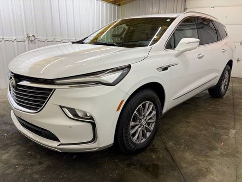 Used 2024 Buick Enclave Premium image 3