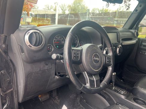 Used 2015 Jeep Wrangler Unlimited Sahara w/ Dual Top Group image 11