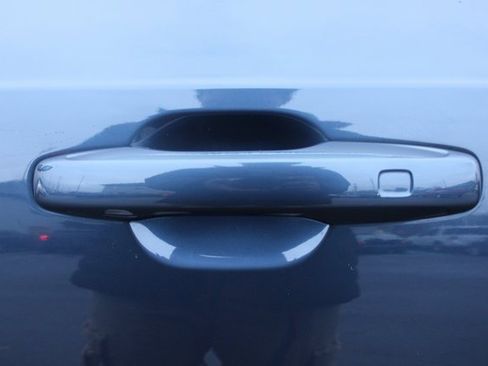 Used 2025 Volvo XC90 B5 Core image 9