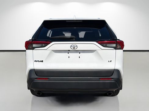 Used 2019 Toyota RAV4 LE image 4
