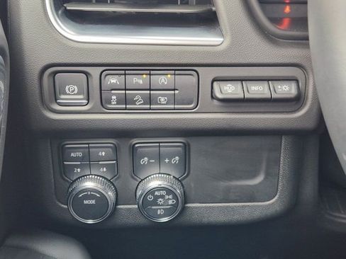 Used 2024 GMC Yukon AT4 w/ Technology Package image 24