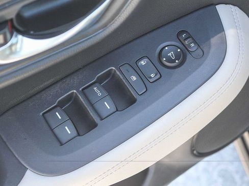 Certified 2025 Honda HR-V LX image 21
