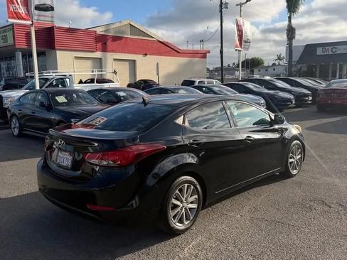 Used 2015 Hyundai Elantra SE w/ Option Group 02 FWD image 4