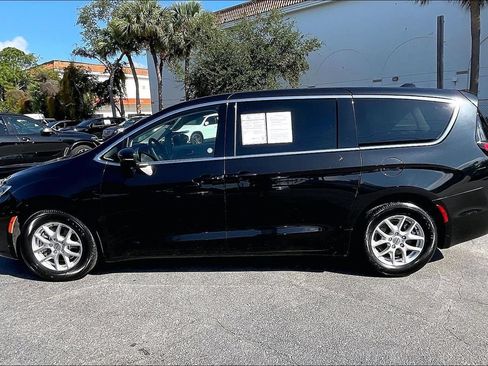Used 2023 Chrysler Pacifica Touring-L FWD image 30