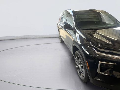 Used 2026 Chevrolet Traverse LT w/ Sun and Wheel Package FWD image 1
