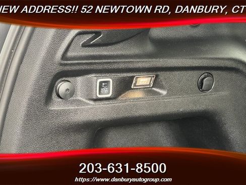 Used 2023 Jeep Grand Cherokee L Limited AWD/4WD image 32