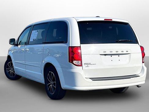 Used 2017 Dodge Grand Caravan SE FWD image 9