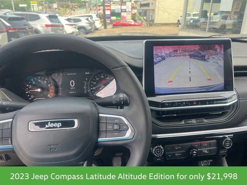 Used 2023 Jeep Compass Latitude AWD/4WD image 14