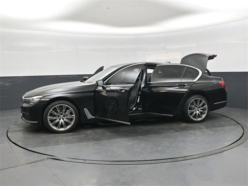 Used 2019 BMW 740i w/ Executive Package image 49