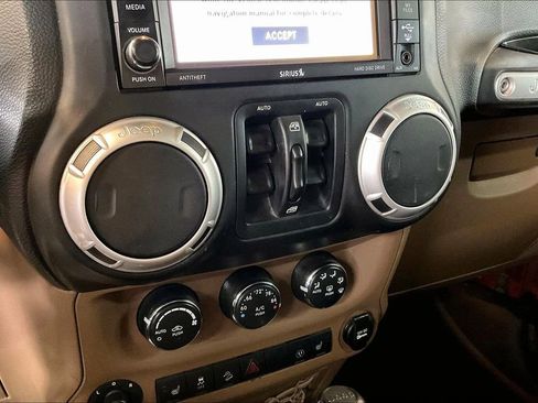 Used 2014 Jeep Wrangler Unlimited Sahara w/ Dual Top Group AWD/4WD image 16