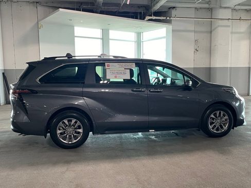 Used 2025 Toyota Sienna XLE w/ XLE Plus Package AWD/4WD image 13