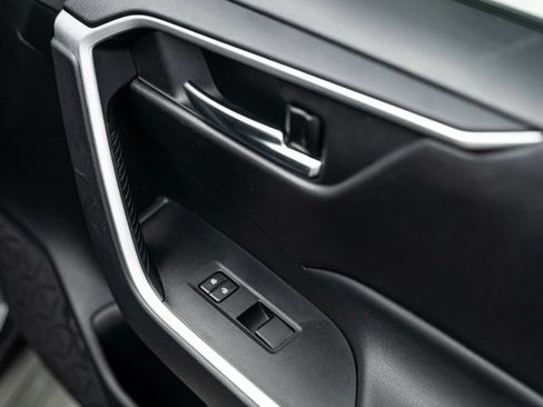 Used 2021 Toyota RAV4 XLE image 31