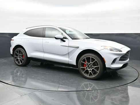 Used 2021 Aston Martin DBX AWD/4WD image 3