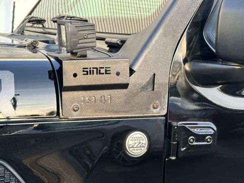 Used 2020 Jeep Gladiator Sport w/ Quick Order Package 24S image 15