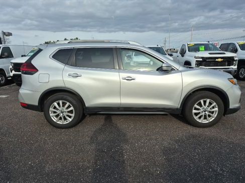 Used 2018 Nissan Rogue SV image 4