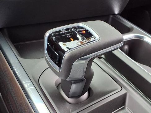 New 2026 GMC Sierra 1500 SLT image 13