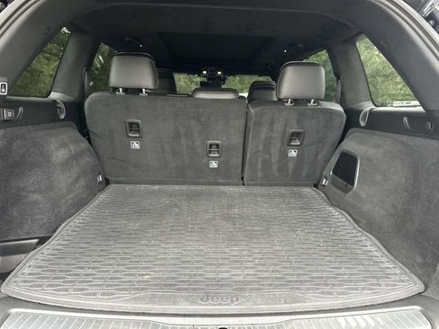 Used 2025 Jeep Grand Cherokee Summit image 11