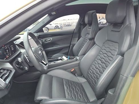 Used 2023 Audi e-tron GT Prestige w/ Prestige Package image 3