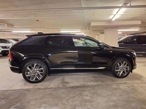 New 2026 Cadillac Optiq Luxury 1 RWD image 4