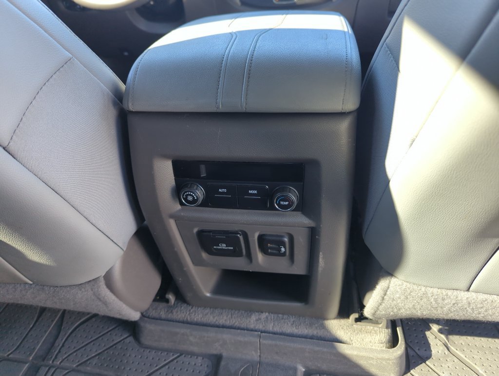 Used 2020 Chevrolet Traverse LT w/ LT Premium Package FWD image 33