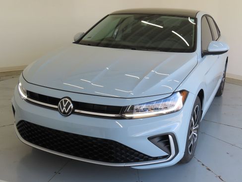 New 2026 Volkswagen Jetta SE FWD image 8