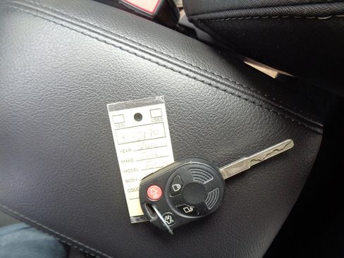 Used 2016 Ford Focus SE w/ SE Sport Package image 18