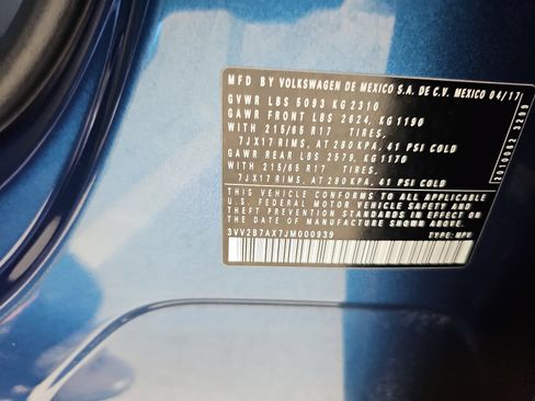 Used 2018 Volkswagen Tiguan SE AWD/4WD image 35