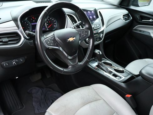 Used 2019 Chevrolet Equinox Premier FWD image 2