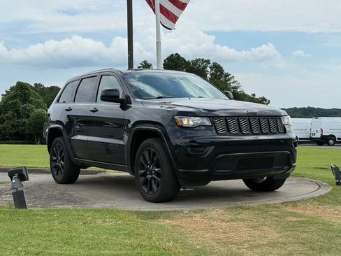 Used 2021 Jeep Grand Cherokee Laredo X AWD/4WD image 1