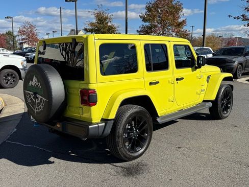 Used 2024 Jeep Wrangler Unlimited Sahara w/ Technology Group image 8