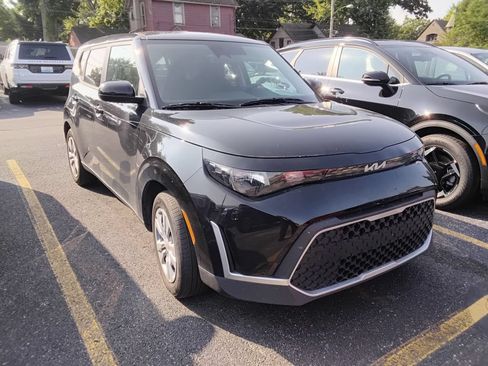 Used 2024 Kia Soul LX FWD image 11