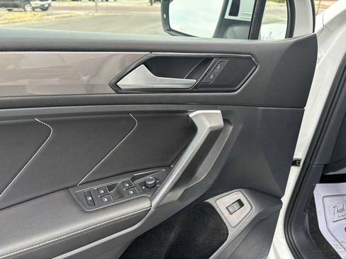 Used 2024 Volkswagen Tiguan SE image 10