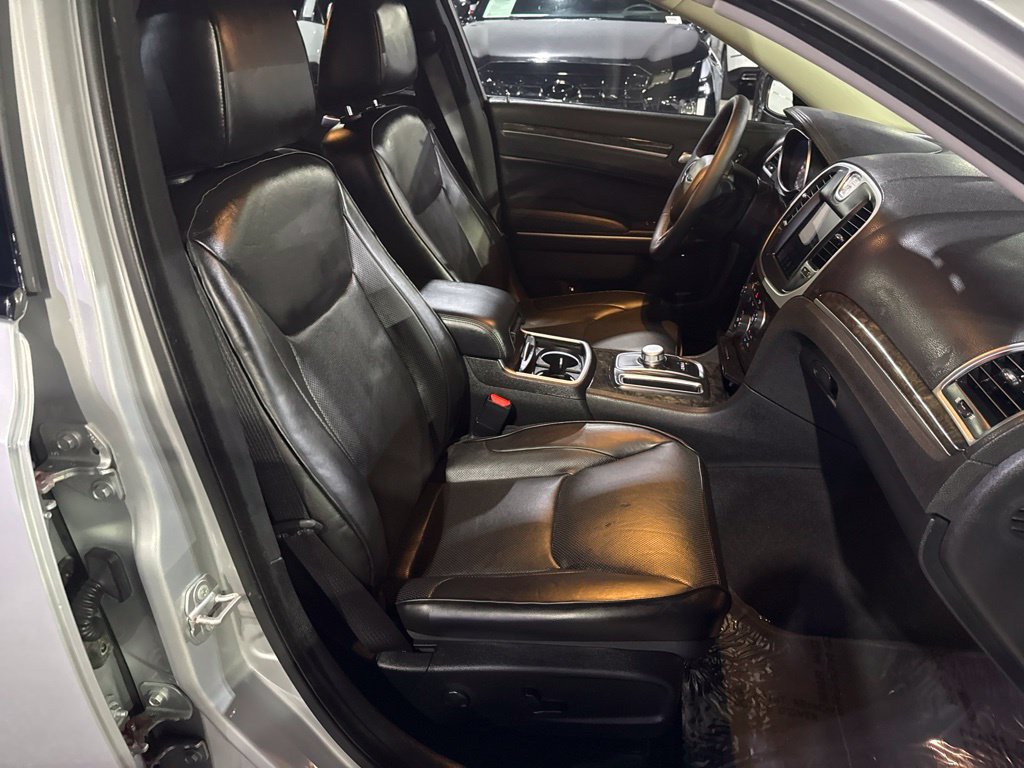 Used 2022 Chrysler 300 Touring L w/ Popular Equipment Group AWD/4WD image 25