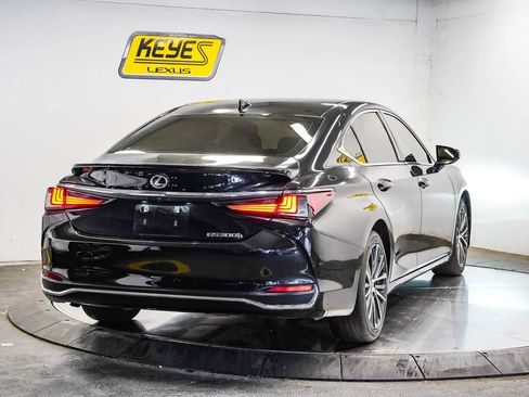Used 2023 Lexus ES 300h w/ Premium Package FWD image 4