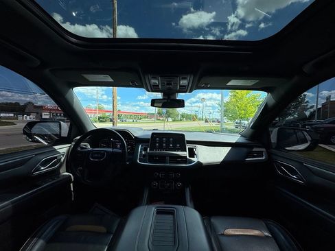 Used 2021 GMC Yukon XL AT4 w/ AT4 Premium Package AWD/4WD image 9