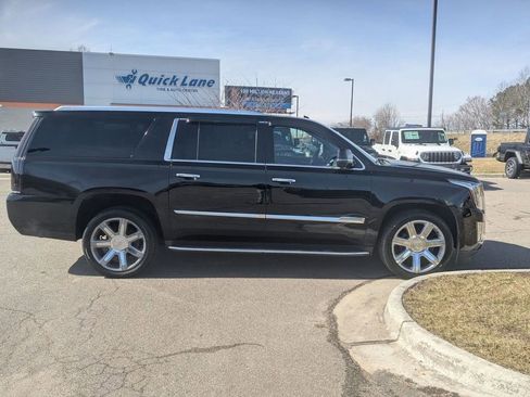 Used 2018 Cadillac Escalade ESV Luxury image 6