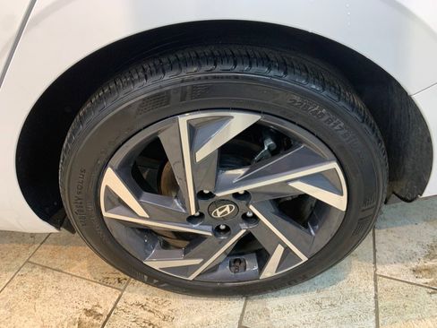 Used 2025 Hyundai Elantra SEL image 10