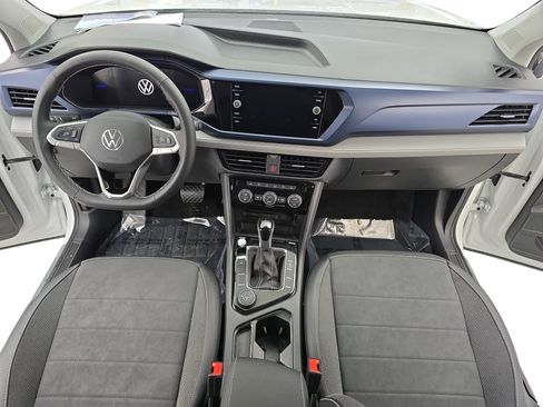Certified 2024 Volkswagen Taos SE image 9